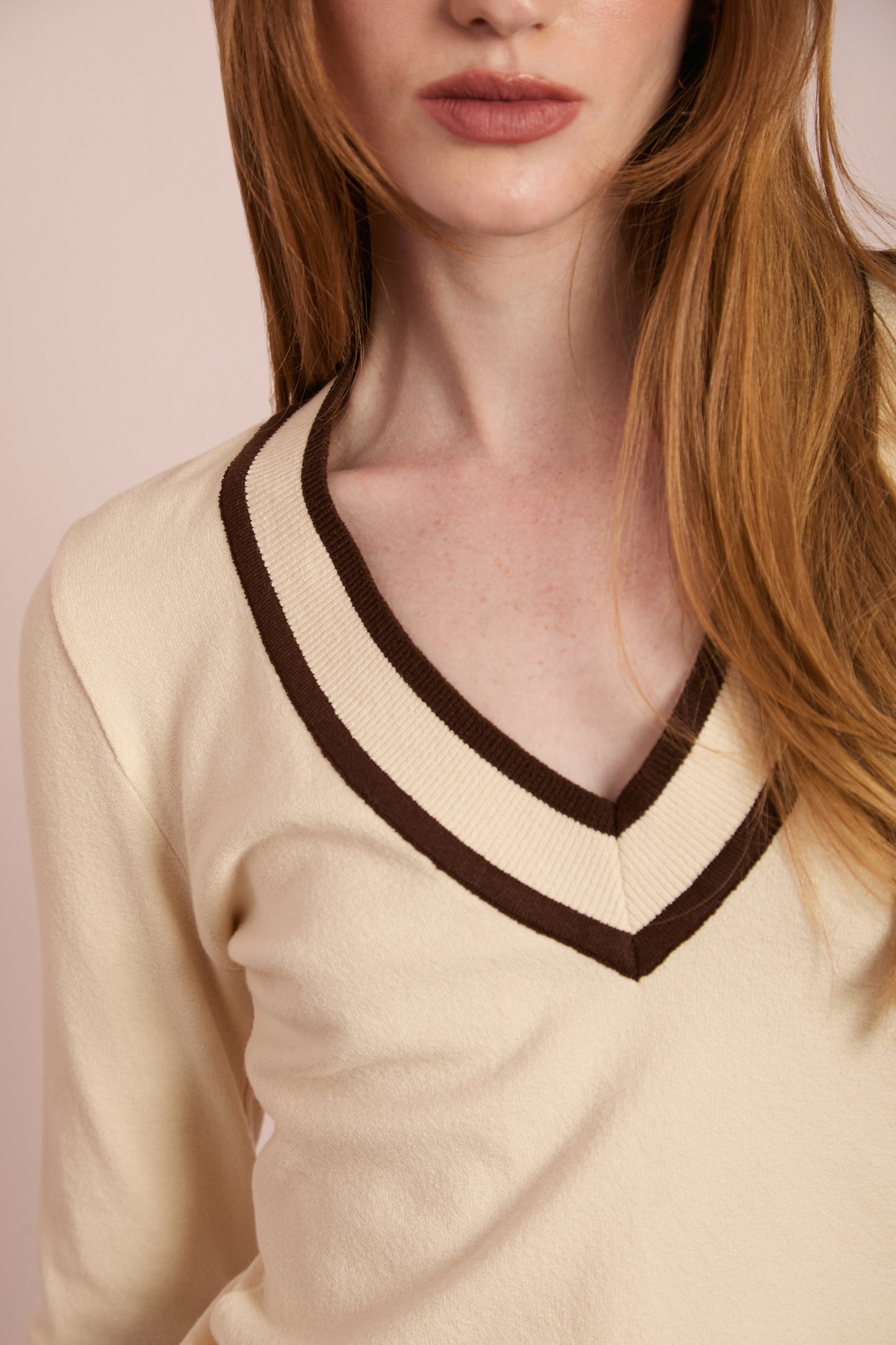 Blusa tricot gola bicolor