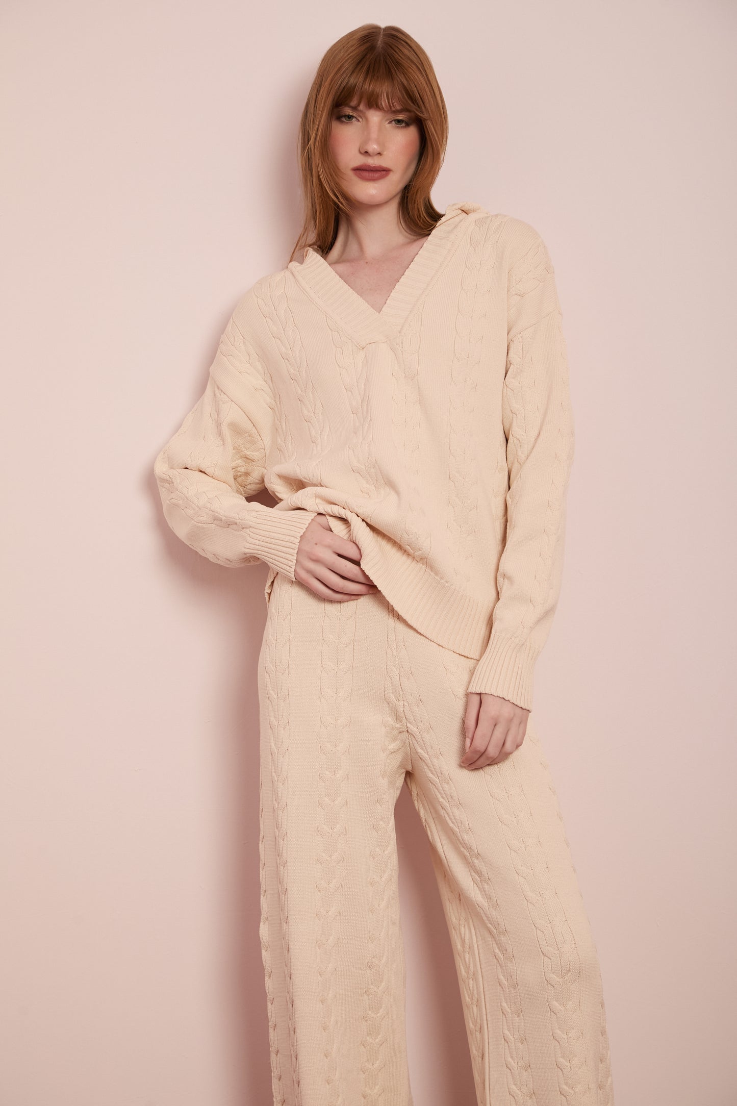 Conjunto Bege de Tricot Blusa com Capuz e Calça