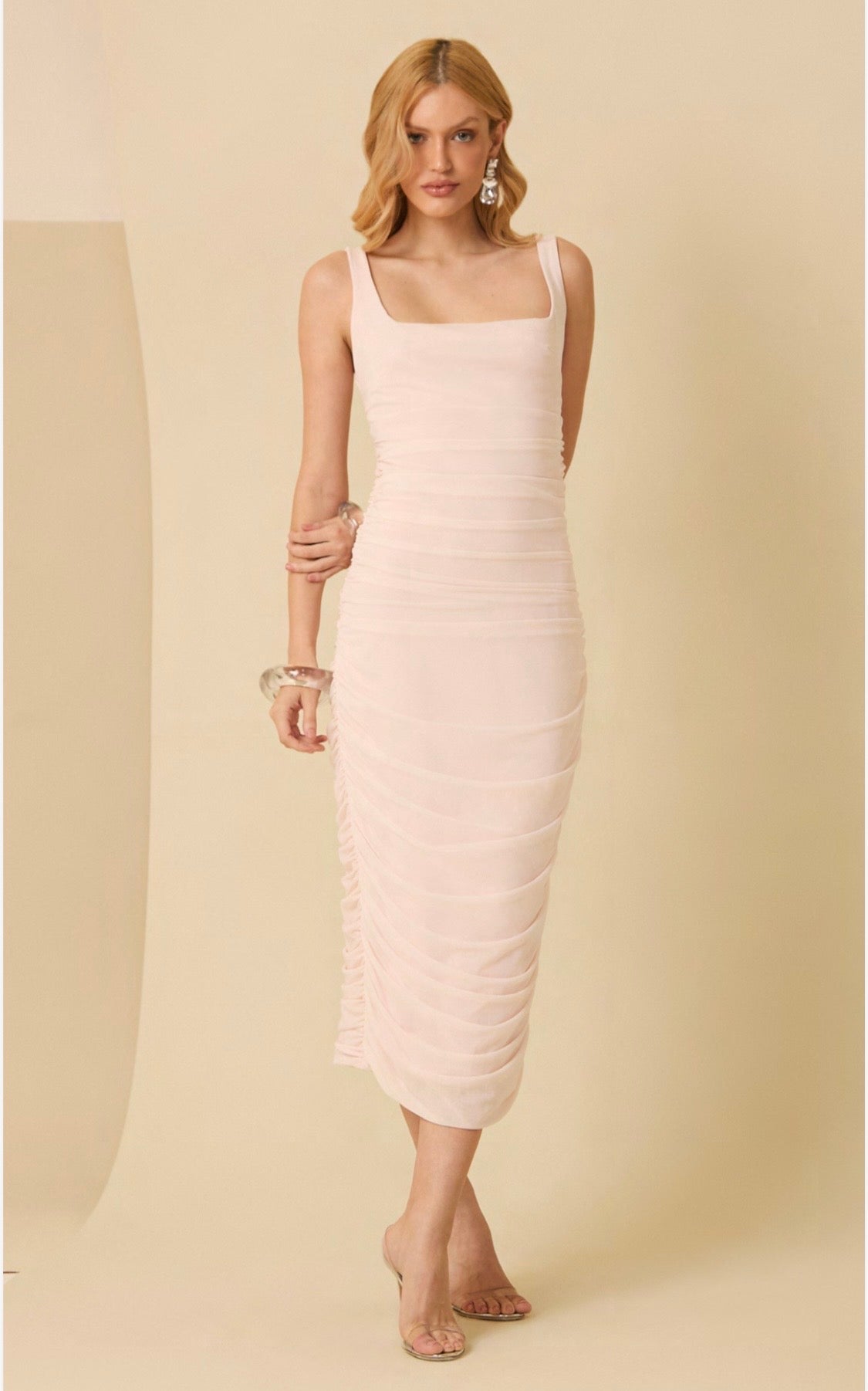 Vestido com sobreposição