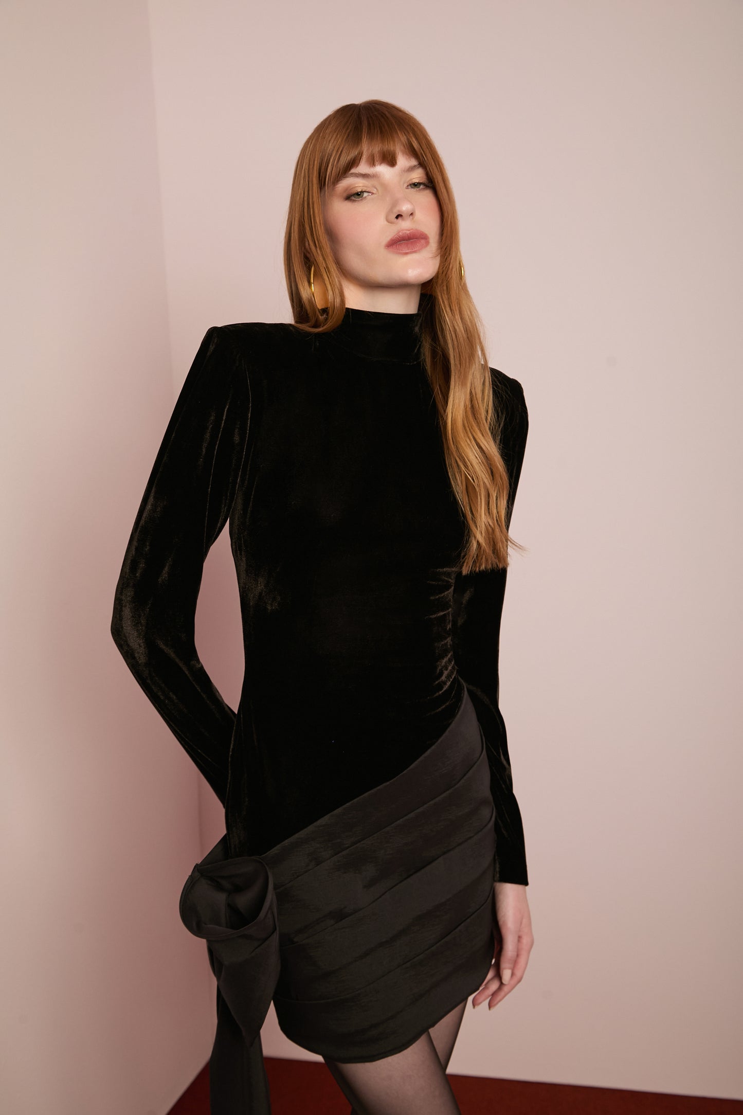 Vestido Curto de Veludo com Tafetá Preto