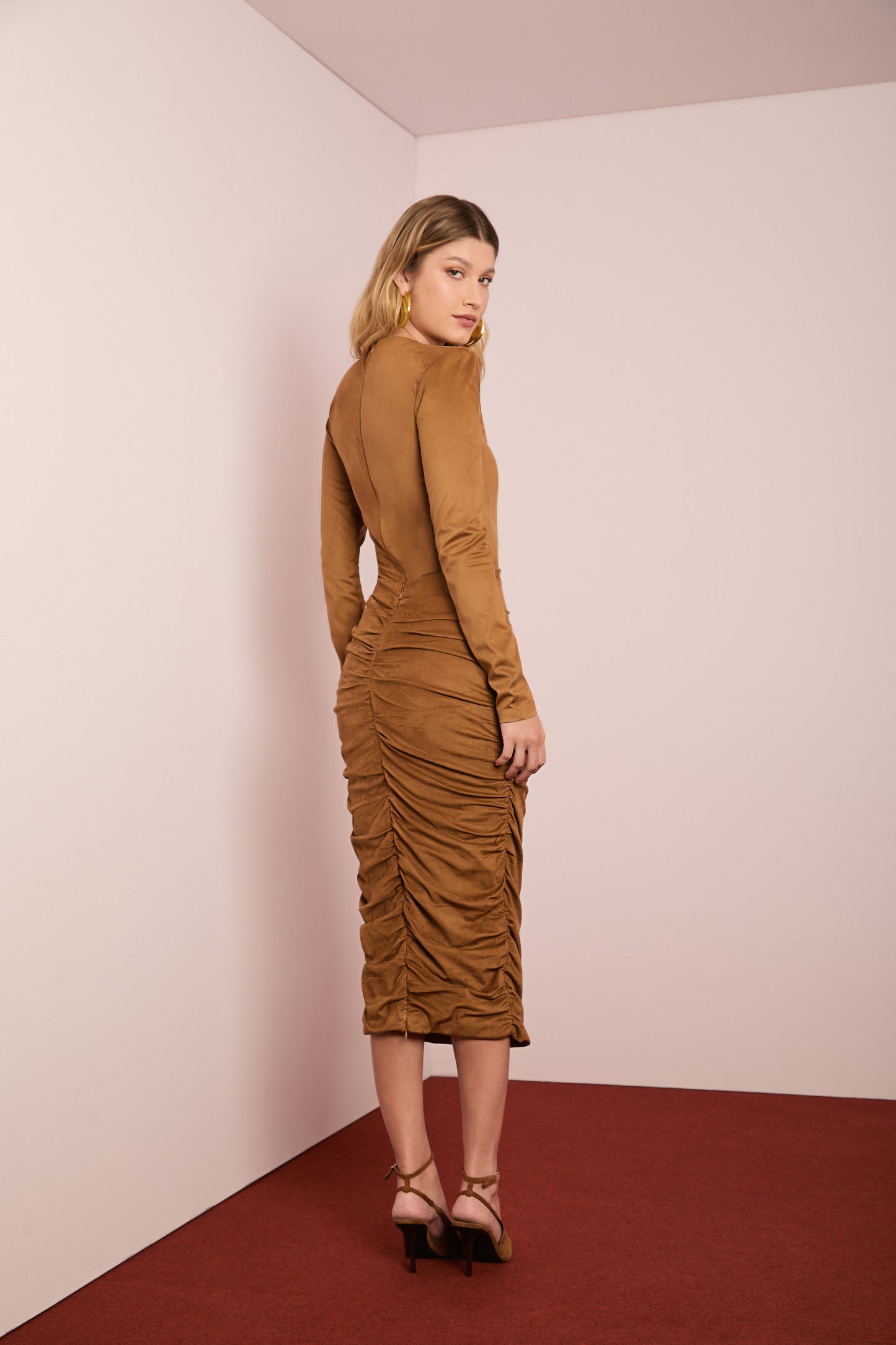 Conjunto Camel de Suede Body e Saia
