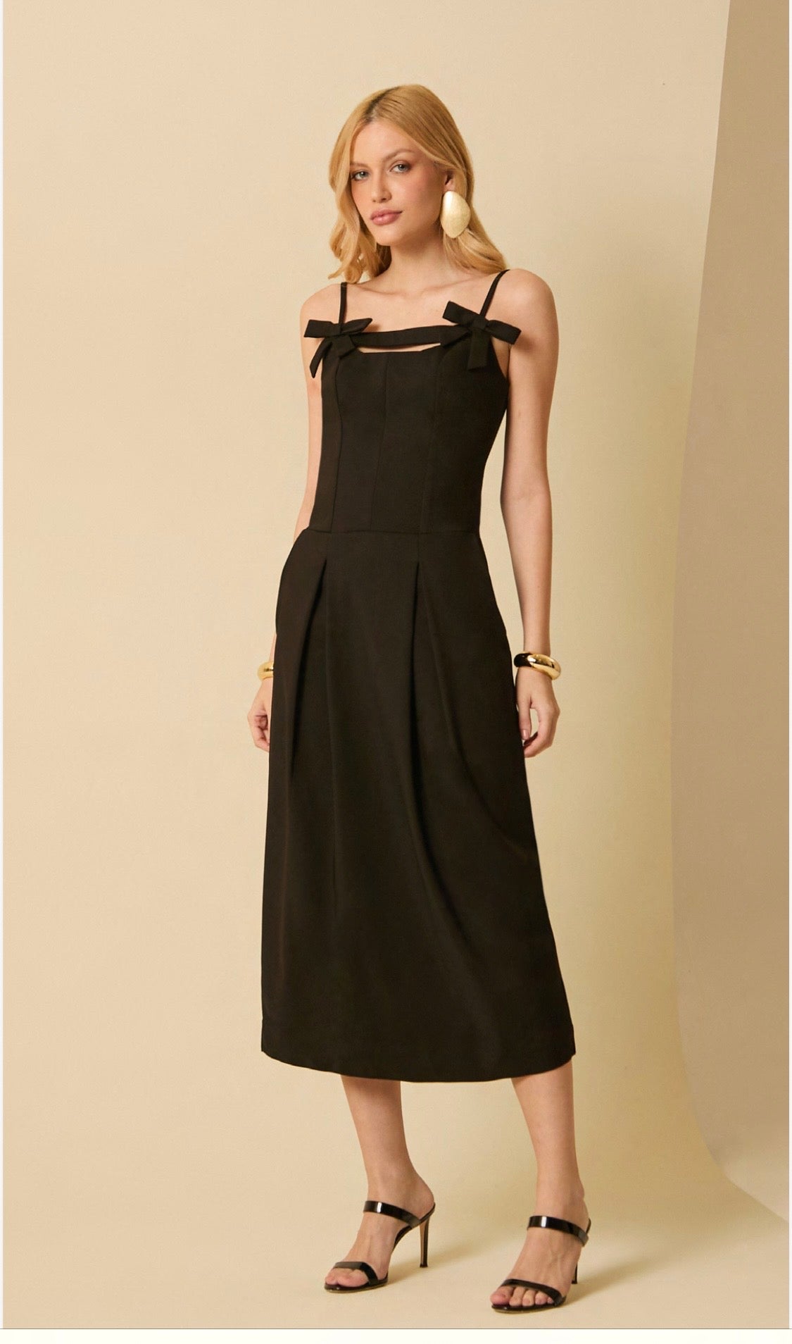 Vestido Midi Preto Com Laços