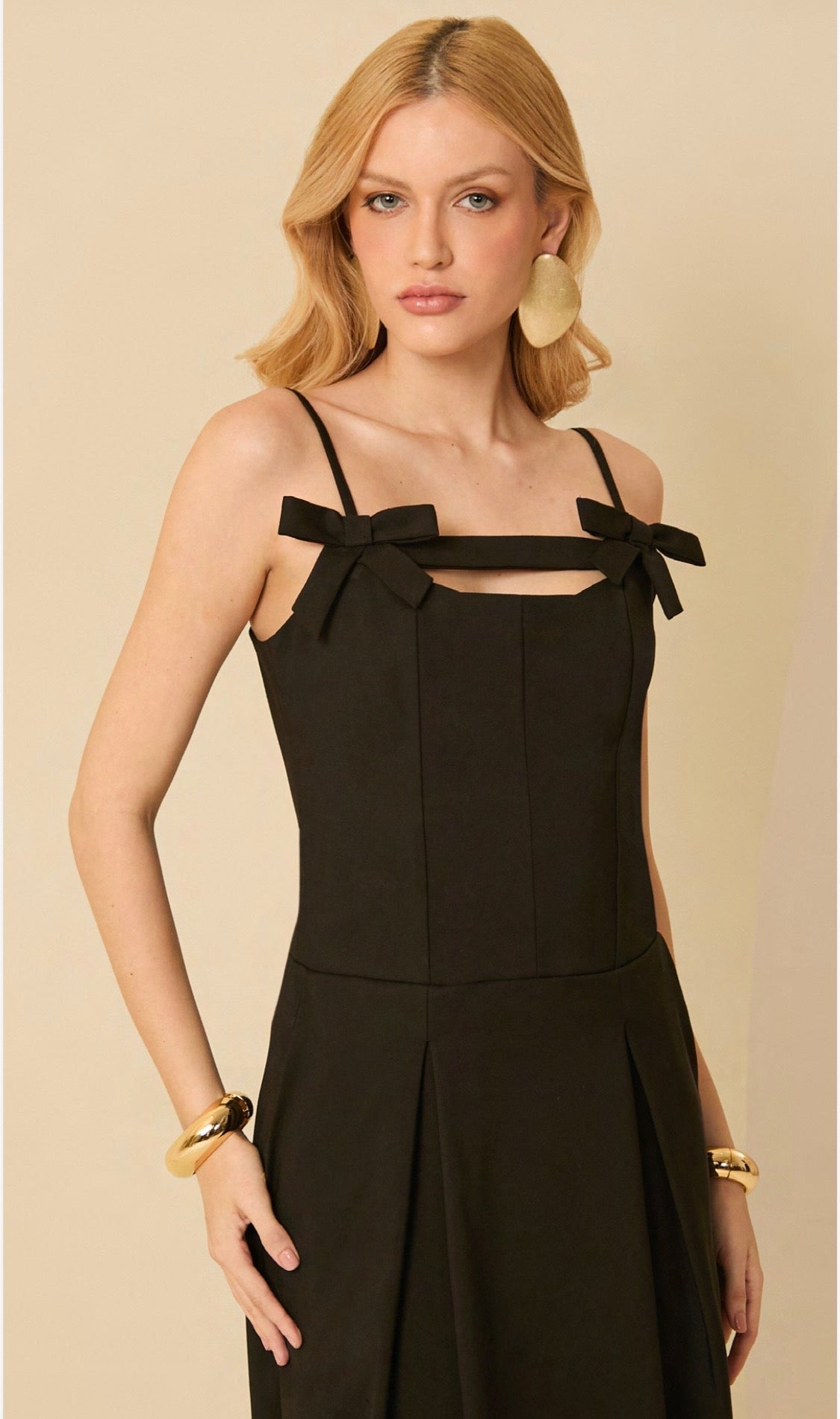 Vestido Midi Preto Com Laços