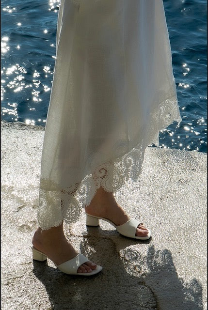 Conjunto Off White de Linho Camisa e Saia com Renda