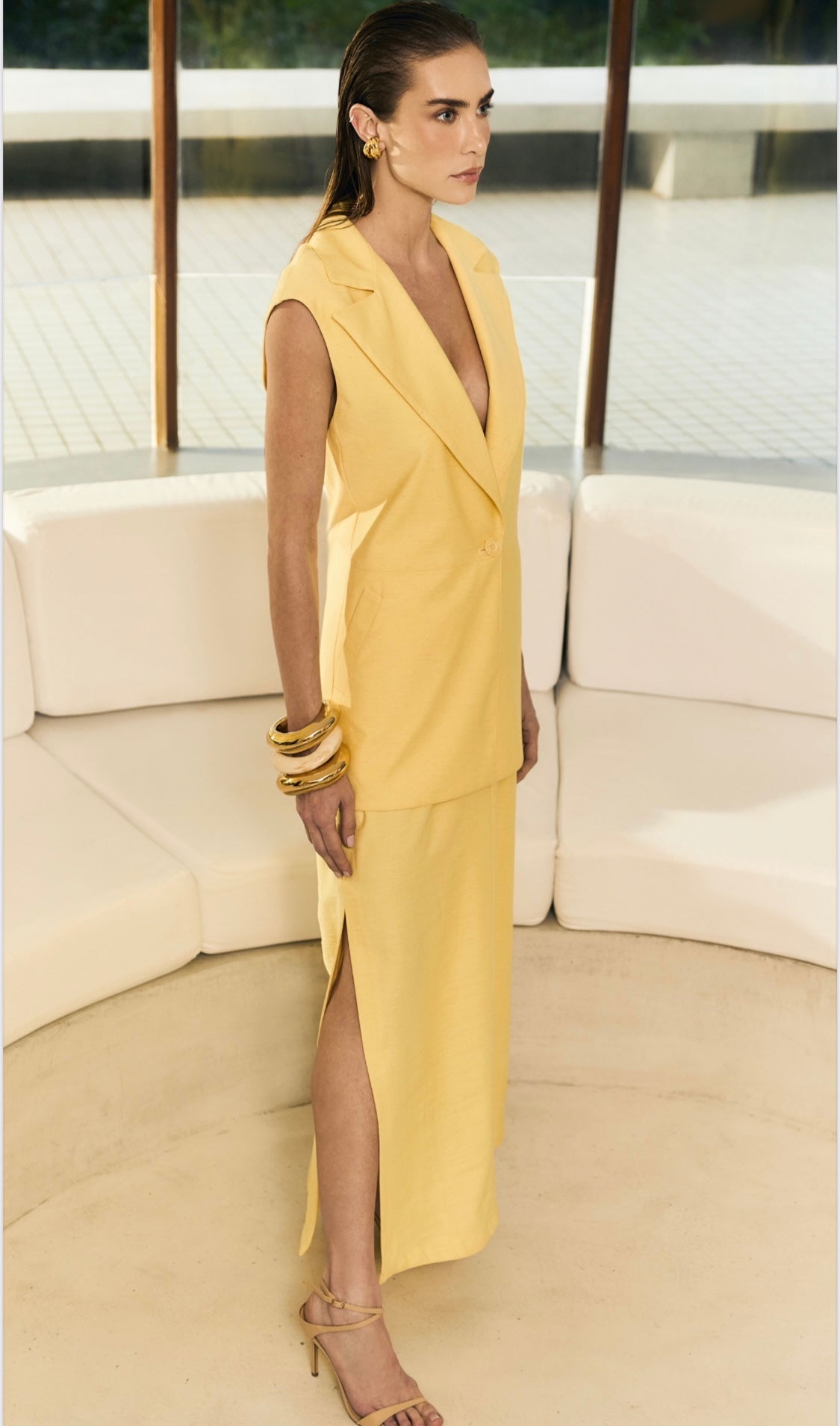 Conjunto Alfaiataria Amarelo Maxi Colete e Saia