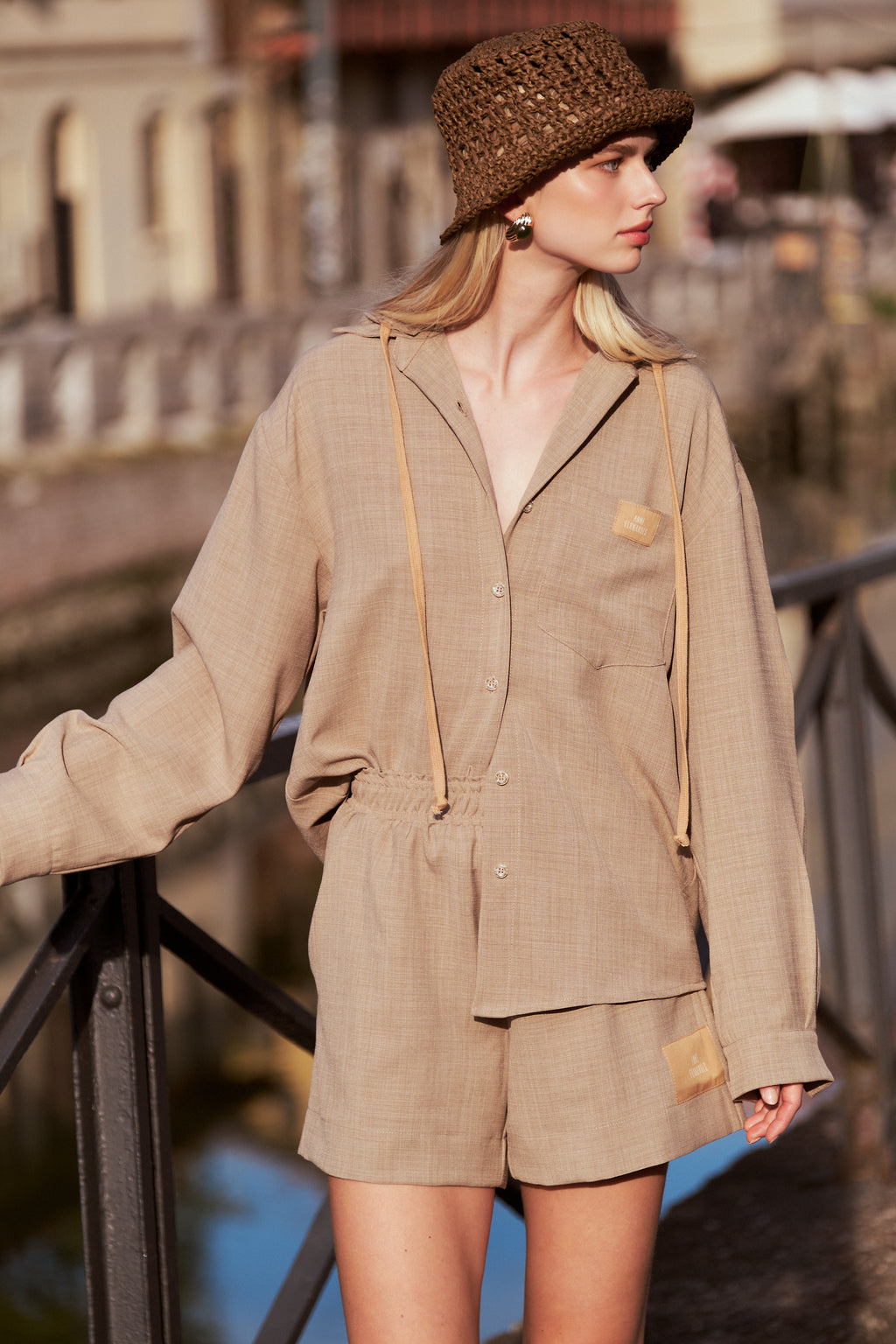 Conjunto Cáqui Camisa com Capuz e Short