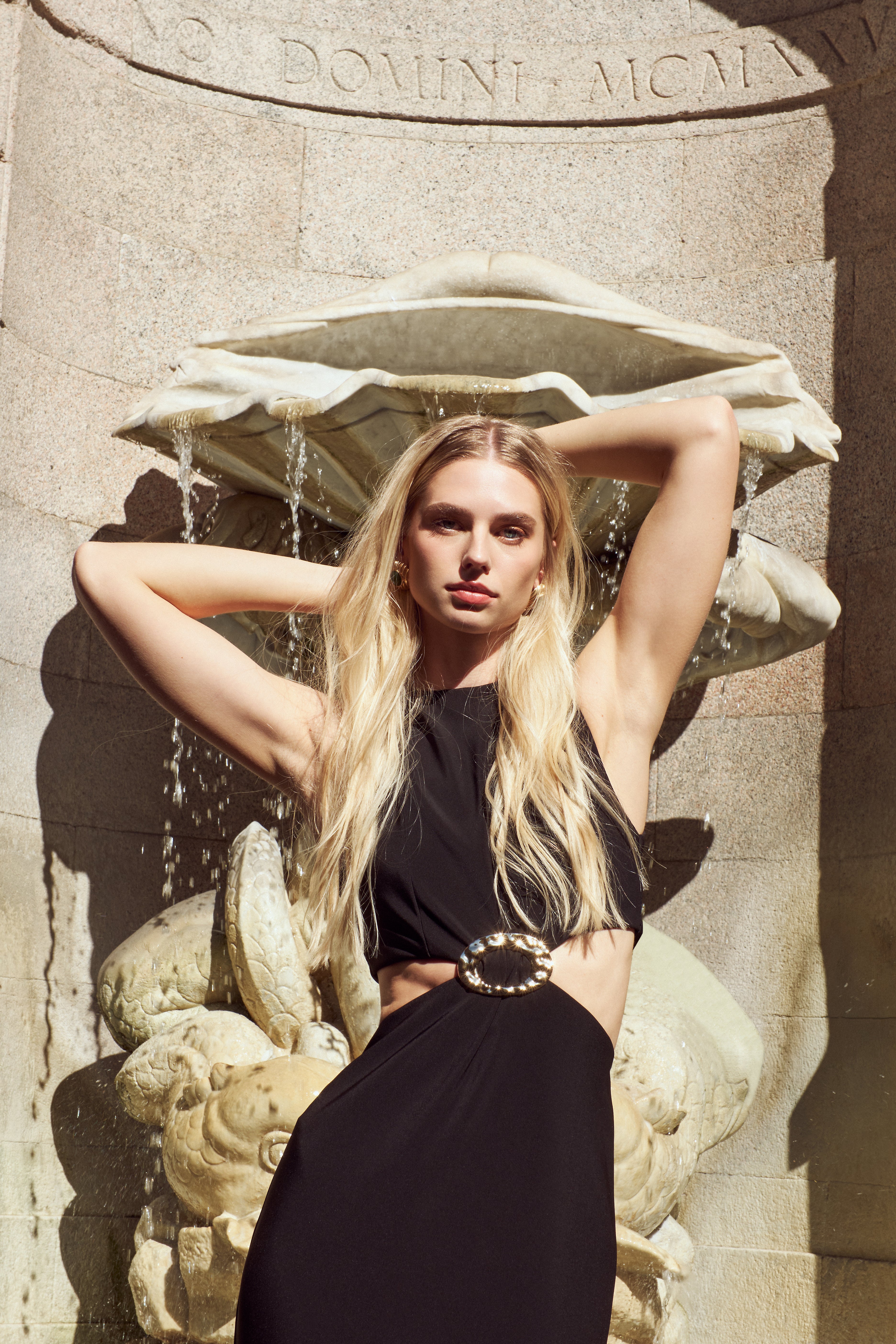 Vestido Maxi Midi Preto com Recortes